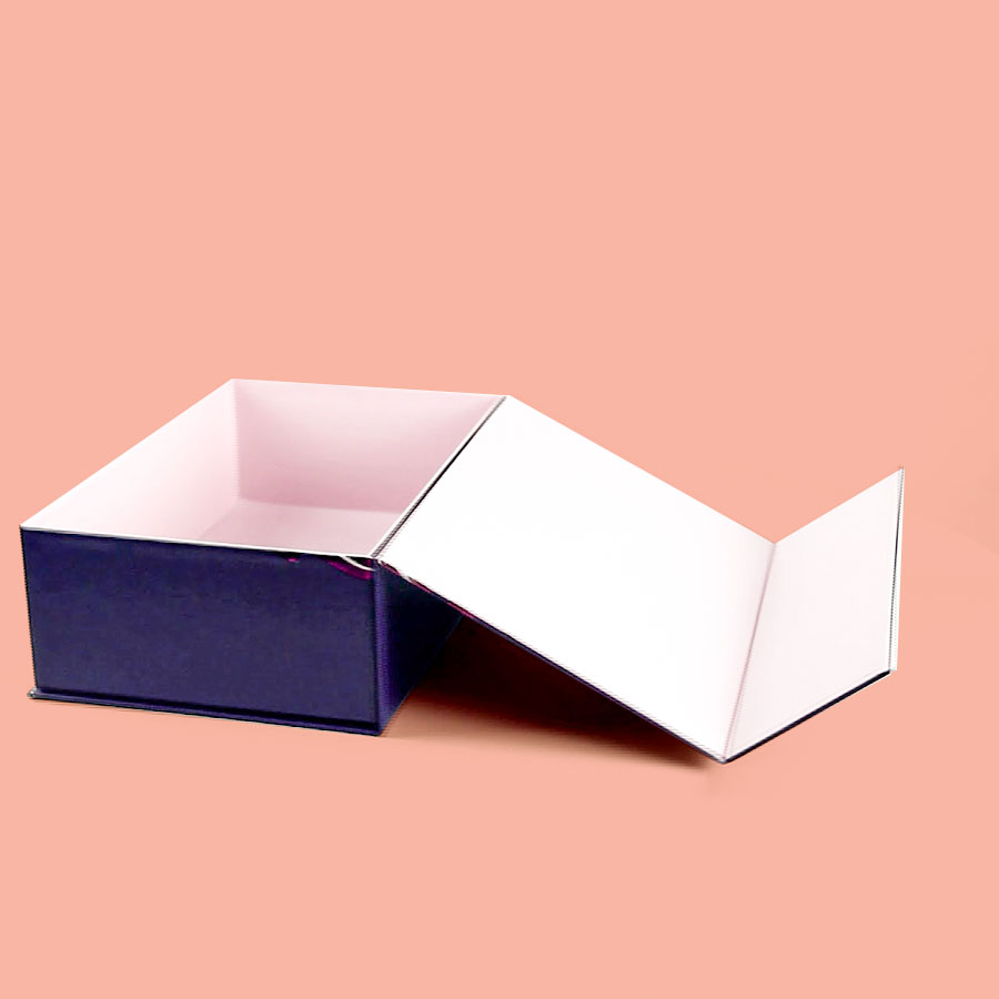 rigid-box-with-magnetic-closing-lid