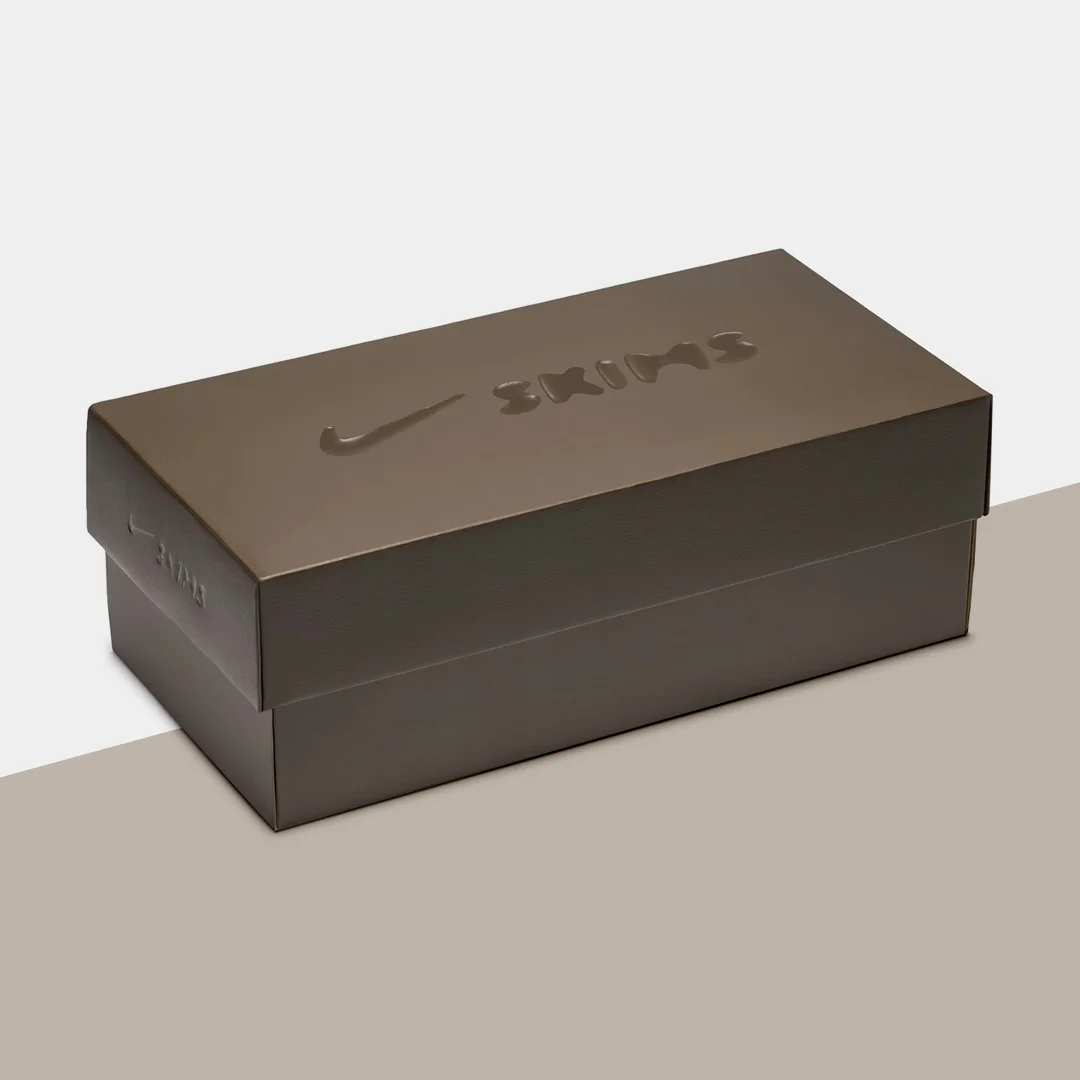 skims gift wrapping box