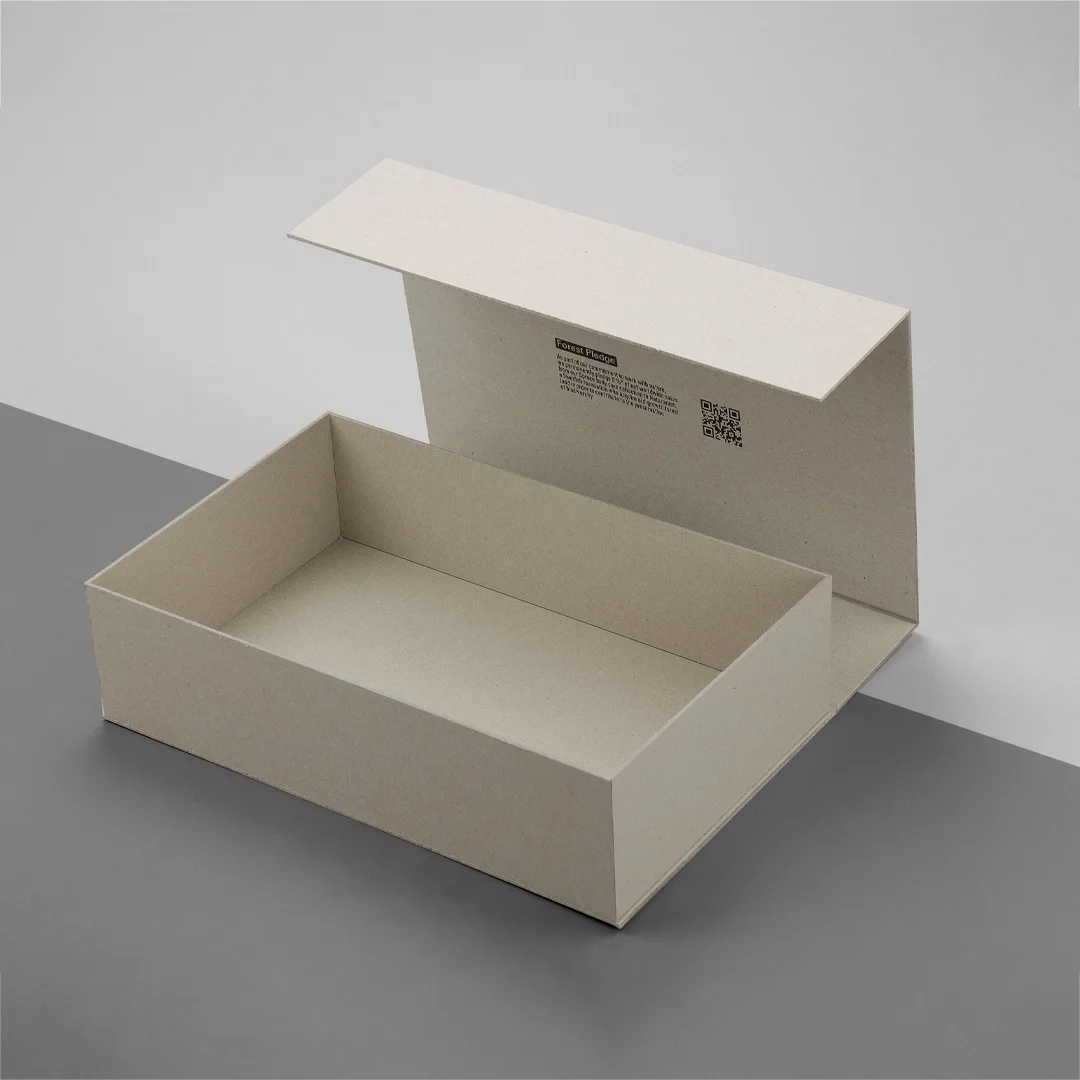 box with hinged lid